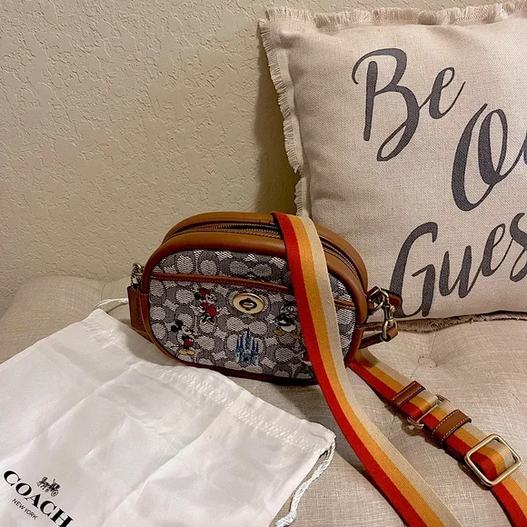 Coach X Disney - Camera Bag In Signature Textile Jacquard ❤️ - Picture 3 of 16
